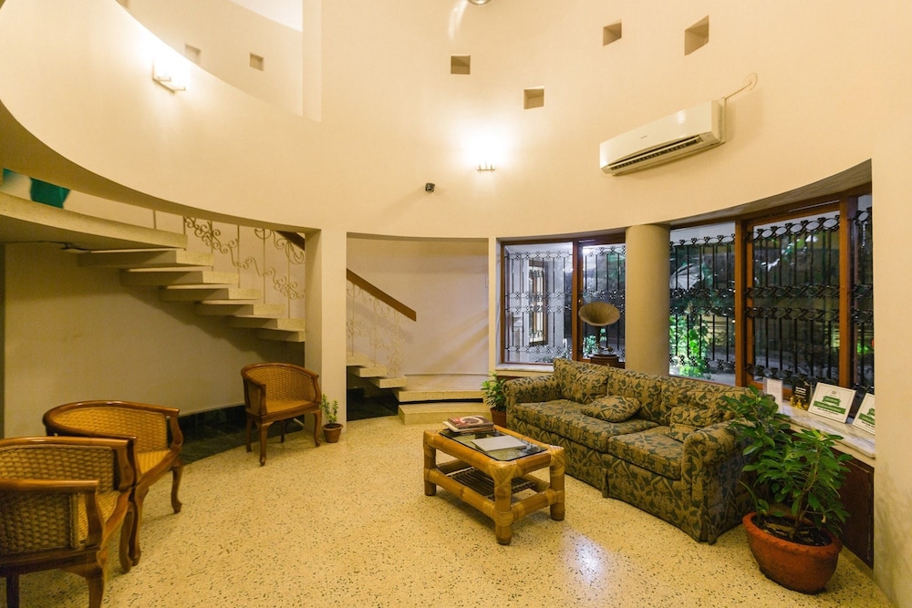 Hanu Reddy Residences Poes Garden 36/57