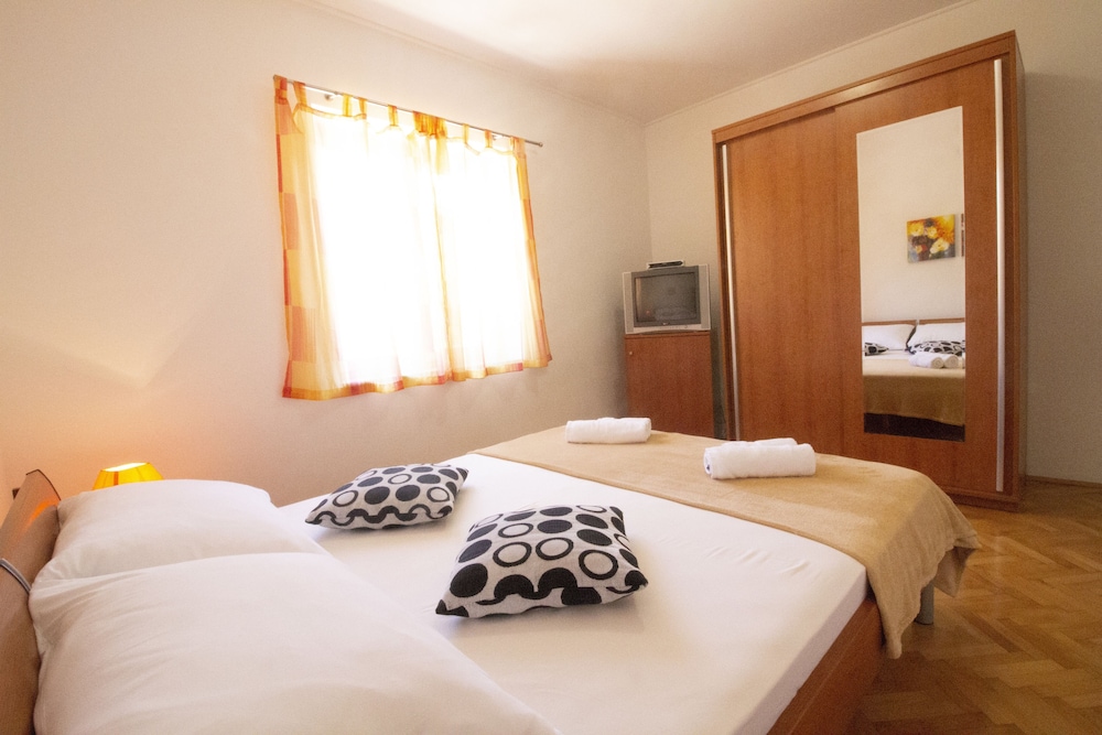 Studios & Rooms Fiesta 6/35