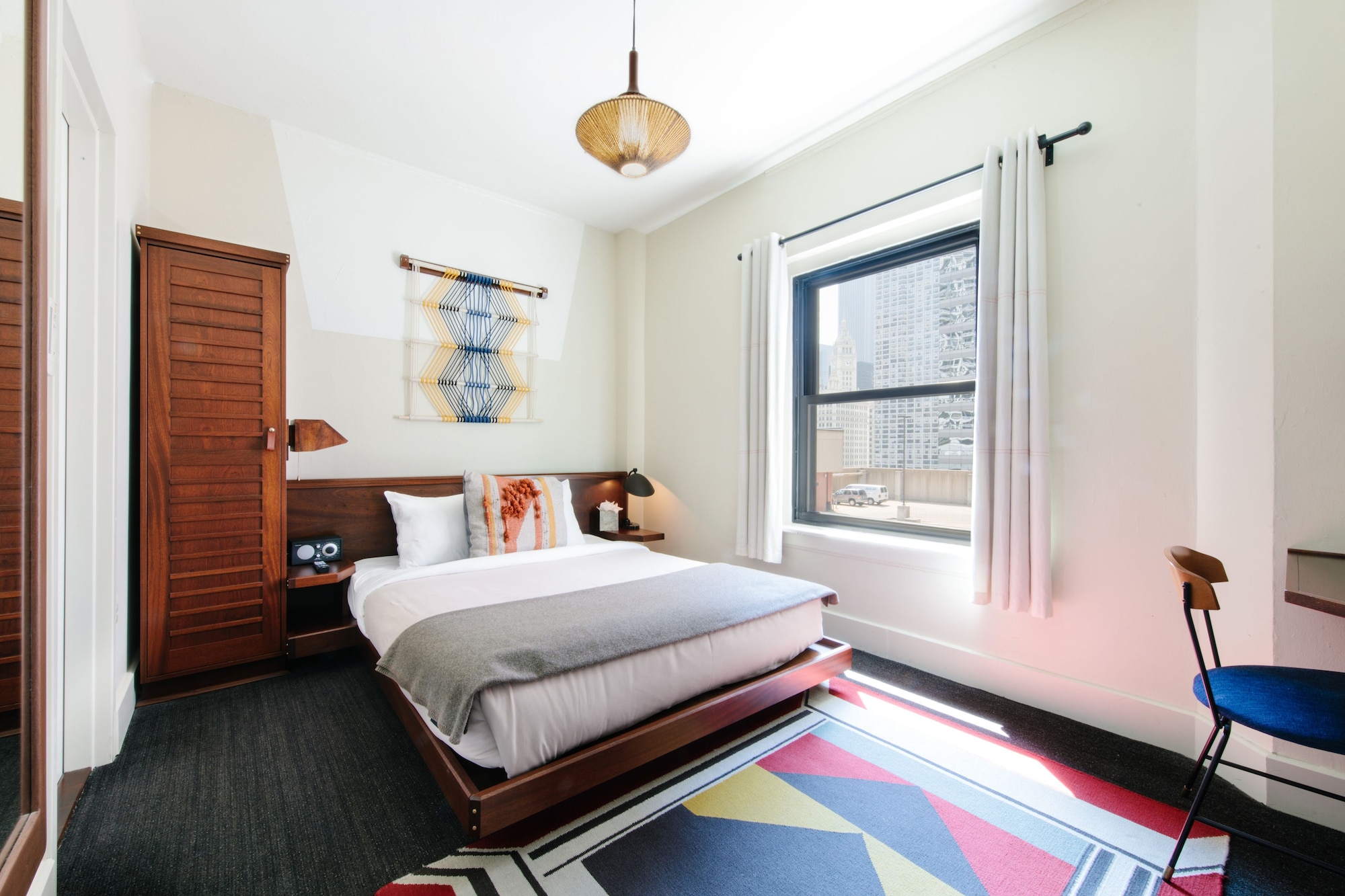 PREMIUM, QUEEN BED