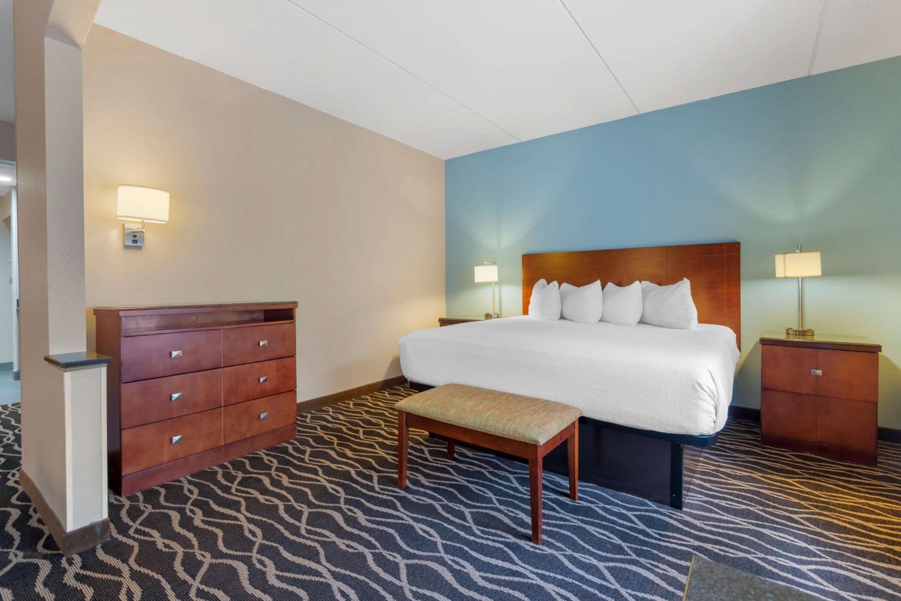 Deluxe, Suite, King Bed, Hot Tub