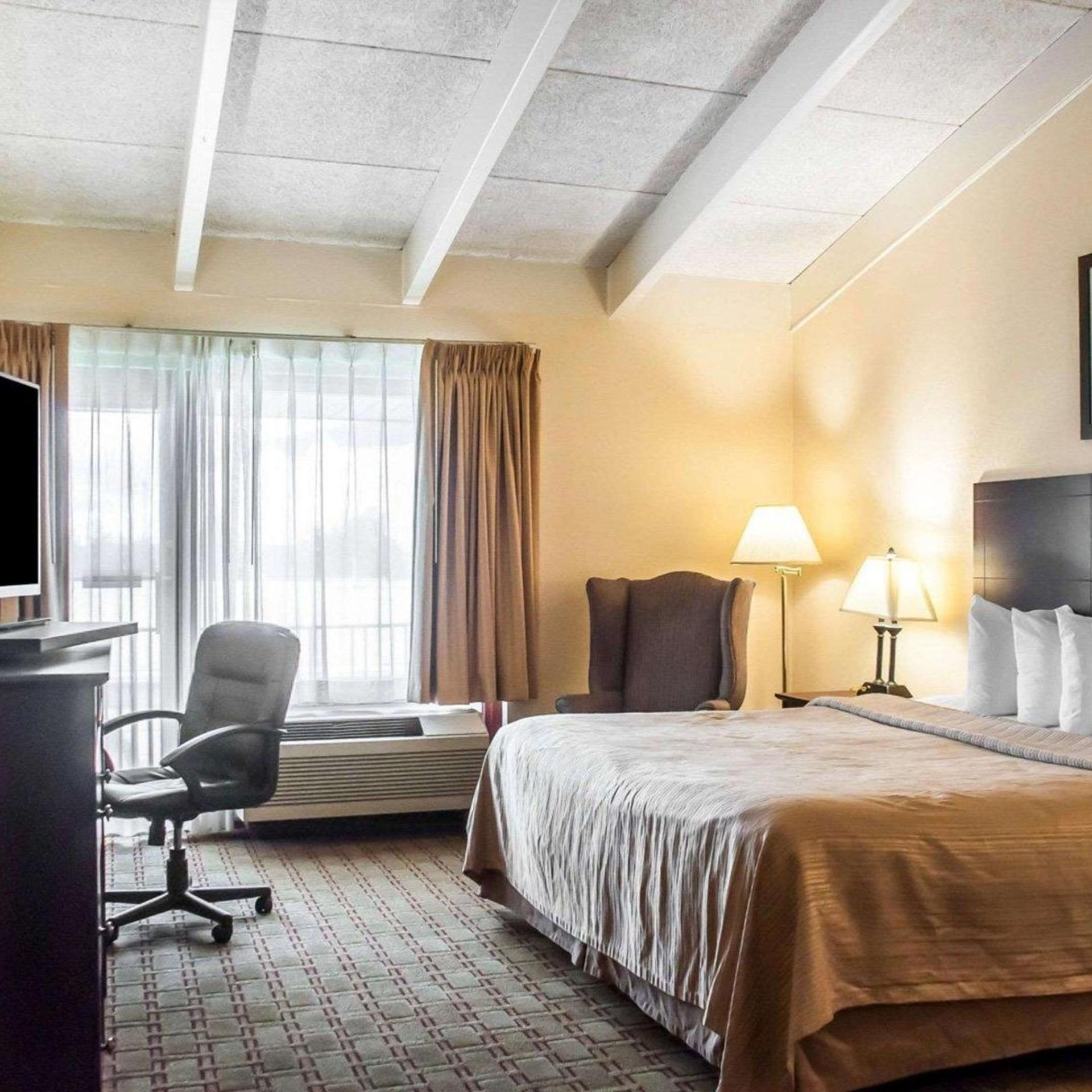 Room, King Bed, Ground Floor