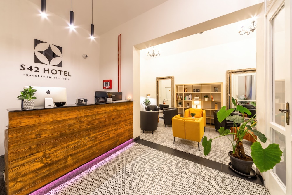 S42 HOTEL 9/20