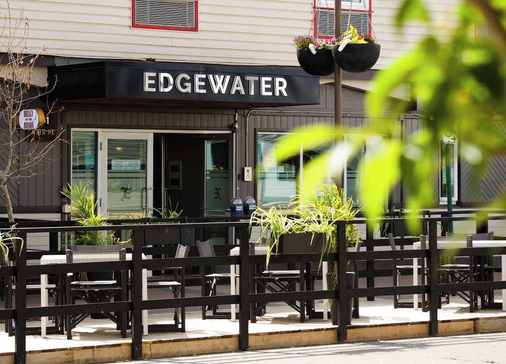 Edgewater Hotel 50/66