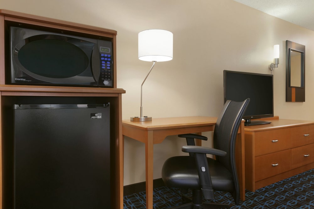 Fairfield Inn & Suites Longview 28/29