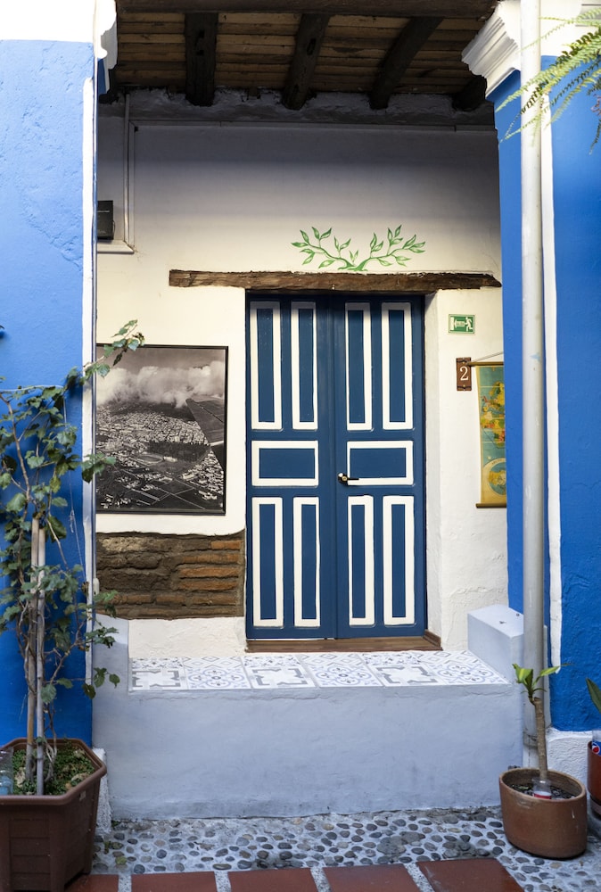 Blue Door Housing Old Historic Quito 3/46