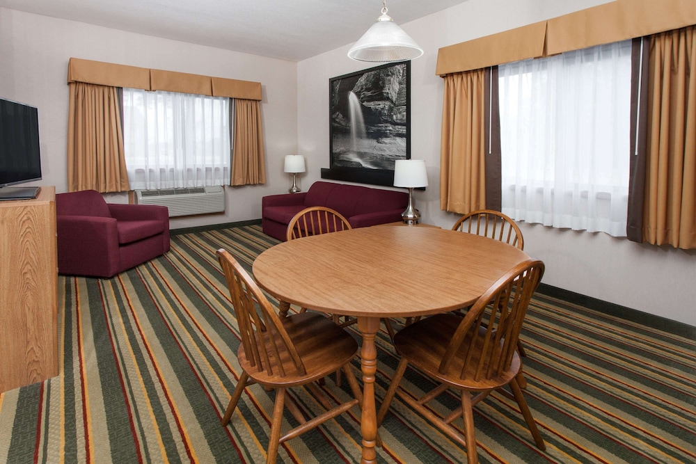 Super 8 by Wyndham Ottawa Starved Rock 30/47