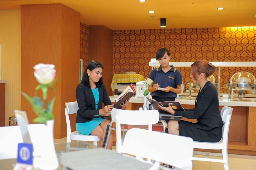 Sylvia Hotel Premier Kupang 18/57
