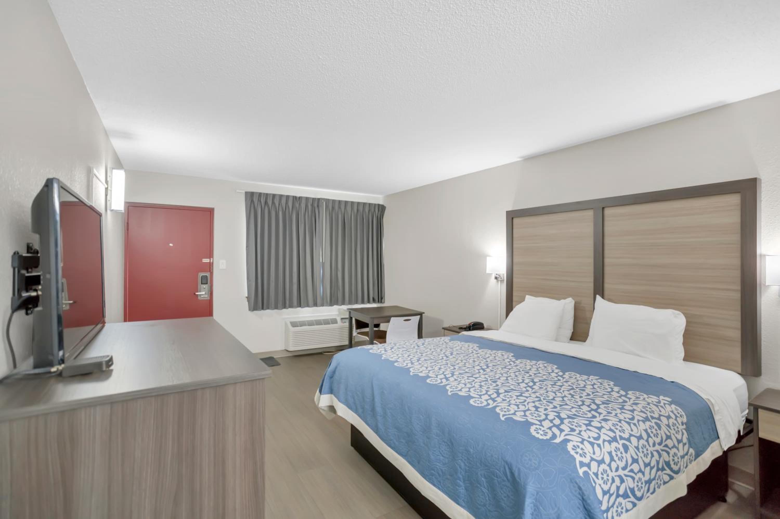 Deluxe, King Bed