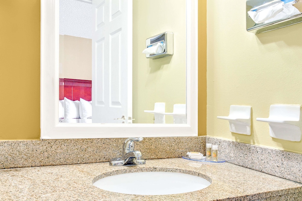 Days Inn By Wyndham Orange City/Deland 20/39