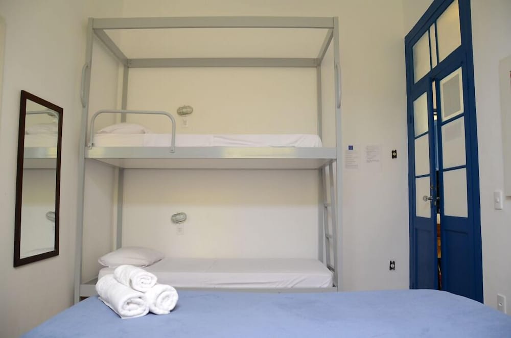 Brasileranza Hostel 50/50