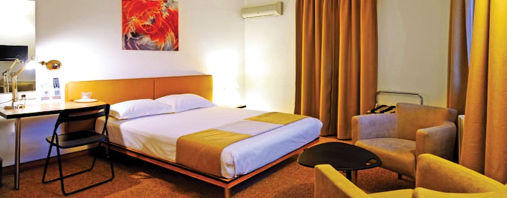 KARDES HOTEL 20/68