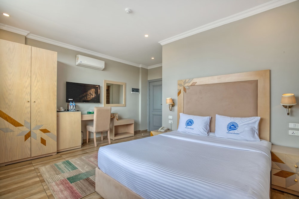 Panoramic, Standard, King Bed, Pyramids View