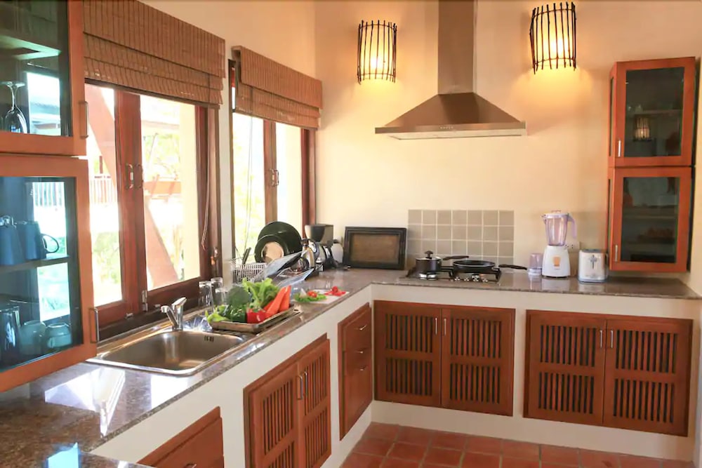 Baan Kantiang See Villa Resort 50/50