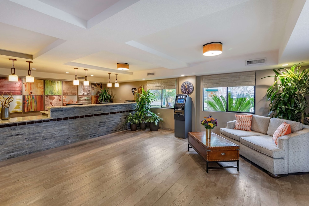 Best Western Plus Anaheim Inn 8/59