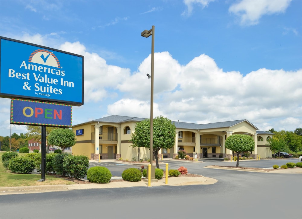 Americas Best Value Inn And Suites University Avenue 3/18