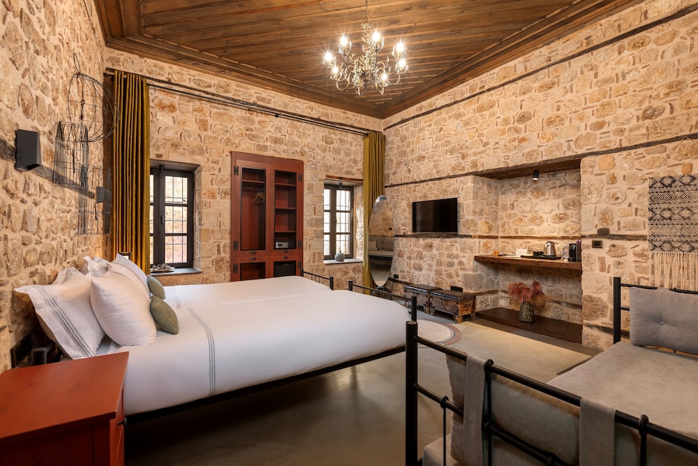 Design, Queen Bed, Ground Floor