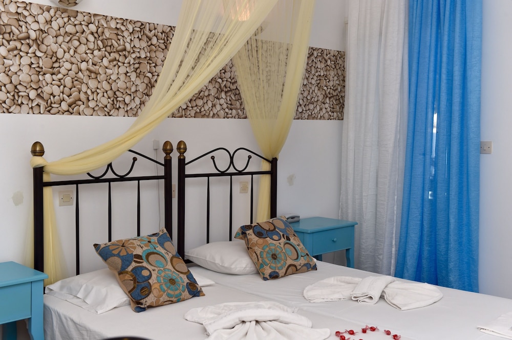 Afrodite Hotel 18/80