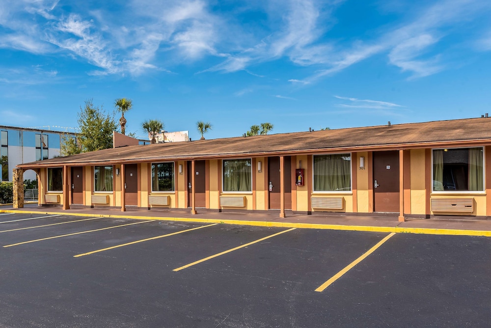 Super 8 by Wyndham Kissimmee/Orlando 25/50