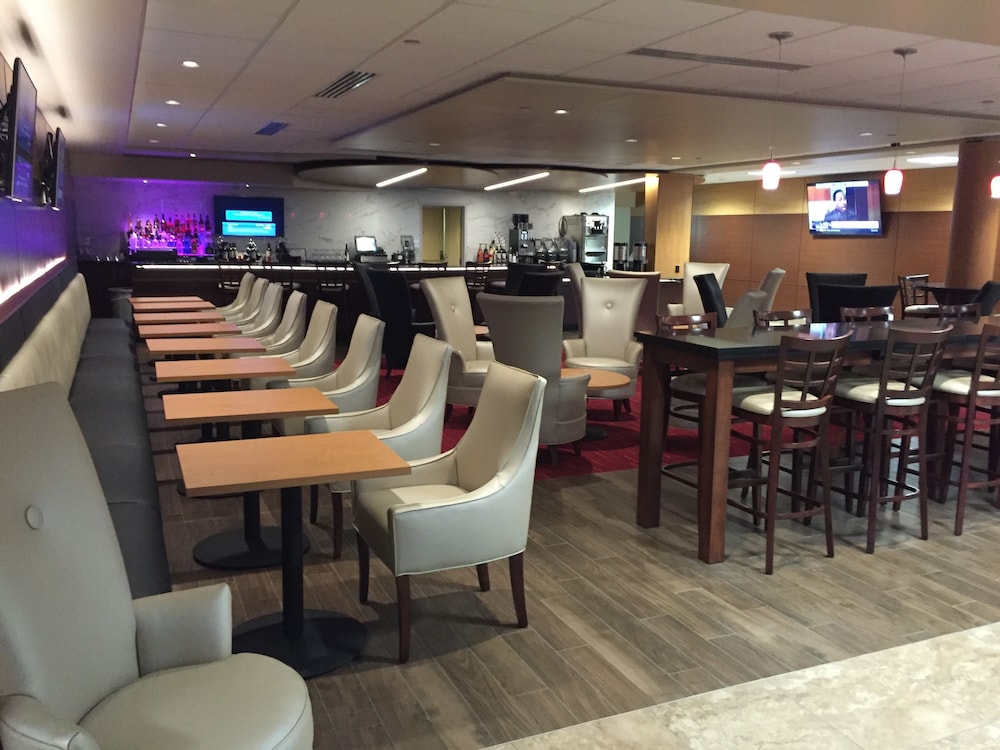 Holiday Inn Des Moines Airport Conf Center 49/79