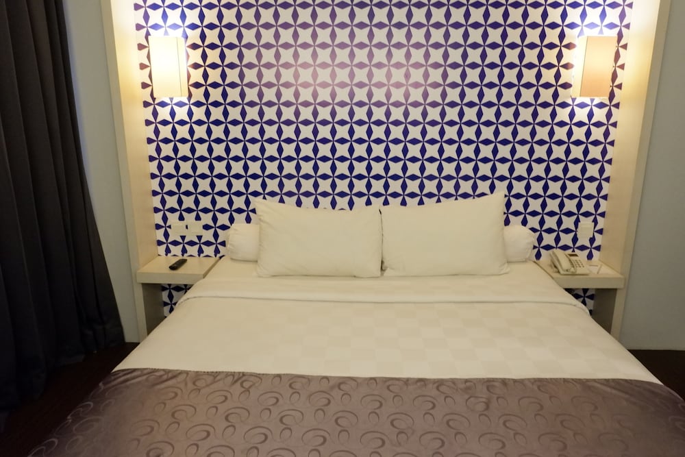 Crown Prince Hotel Surabaya 24/71
