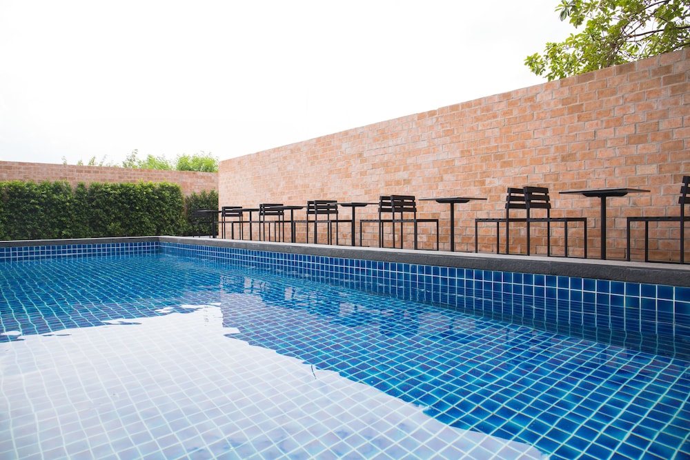 Theorie Hotel Sukhumvit 107 by Tolani in SAMUT PRAKAN