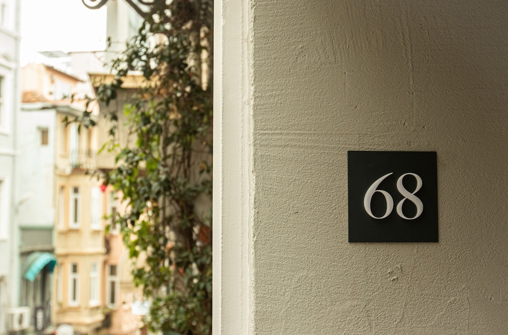 Louis Rooms 45/48