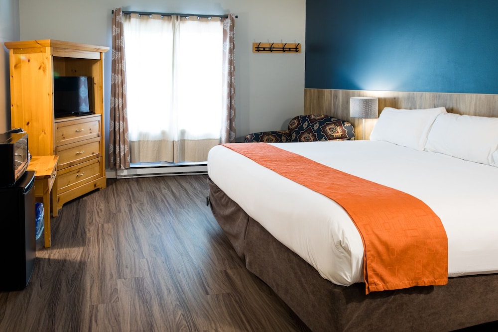 Glacier House Resort 15/36