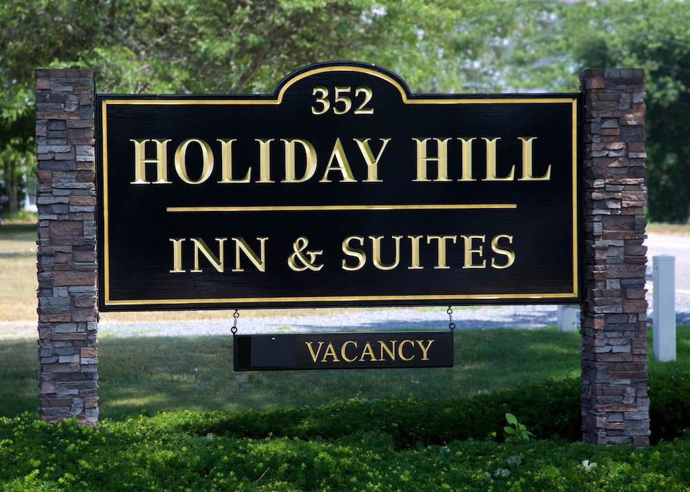 Holiday Hill Inn & Suites 3/61