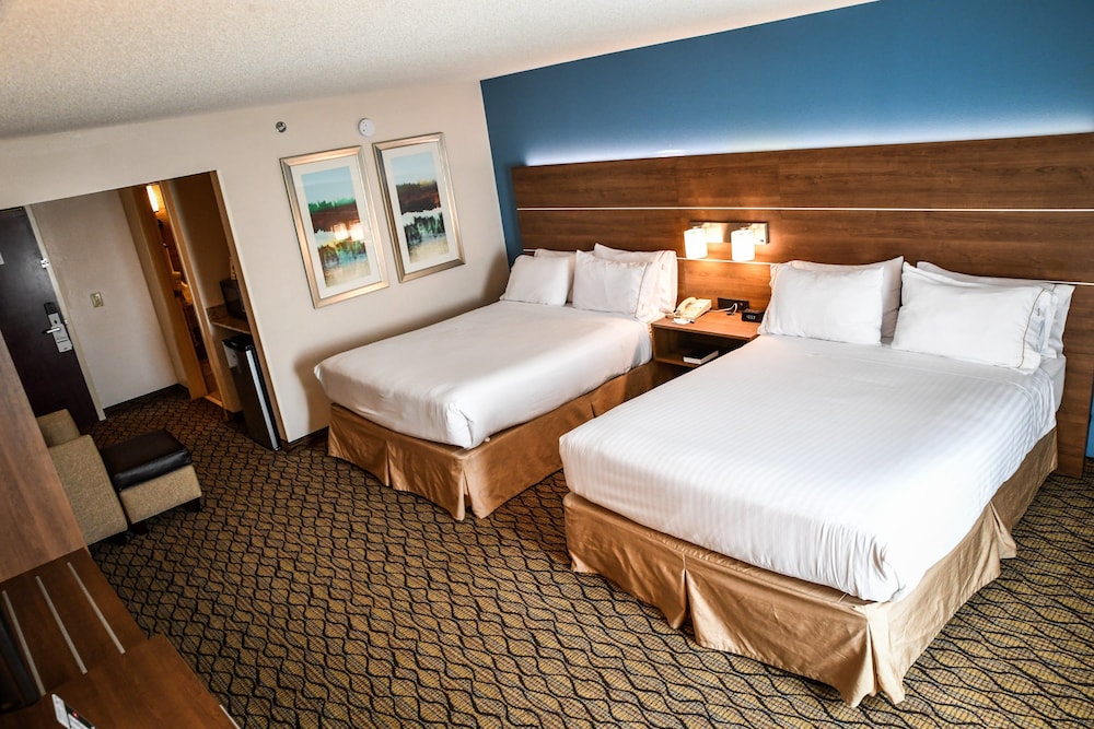 Holiday Inn Express Hotel Suites Concord 15/57
