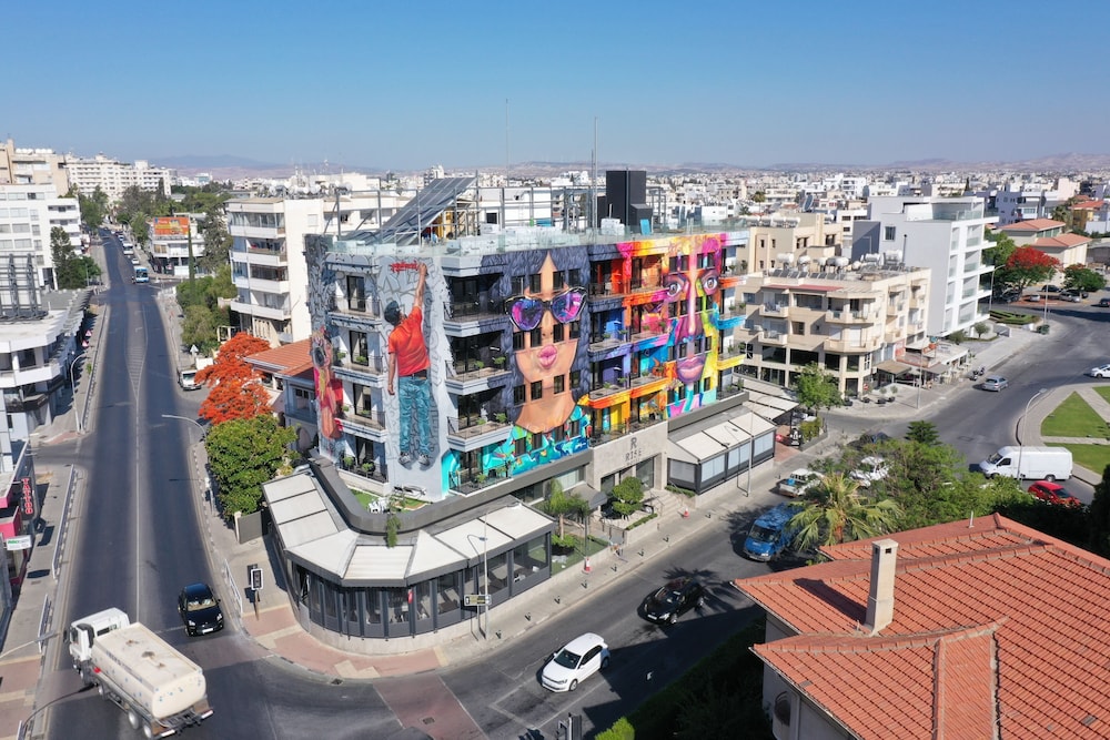 Rise Street Art Hotel 60/63