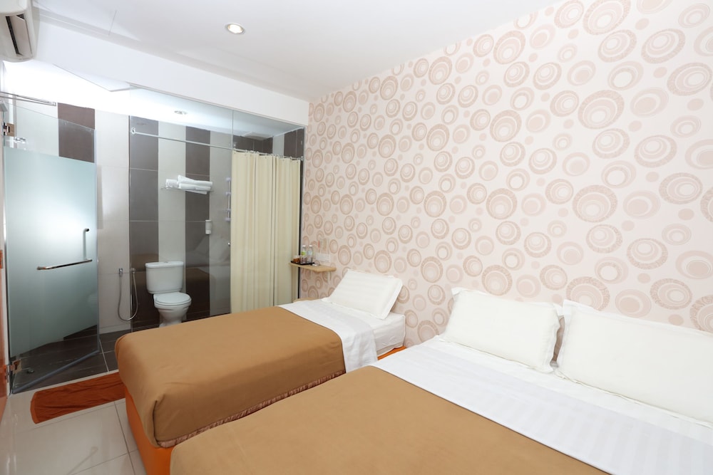 1 Hotel Taman Connaught 12/58