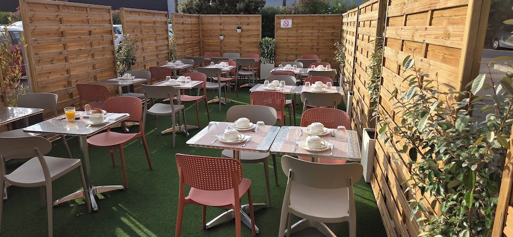 restaurant cafeteria