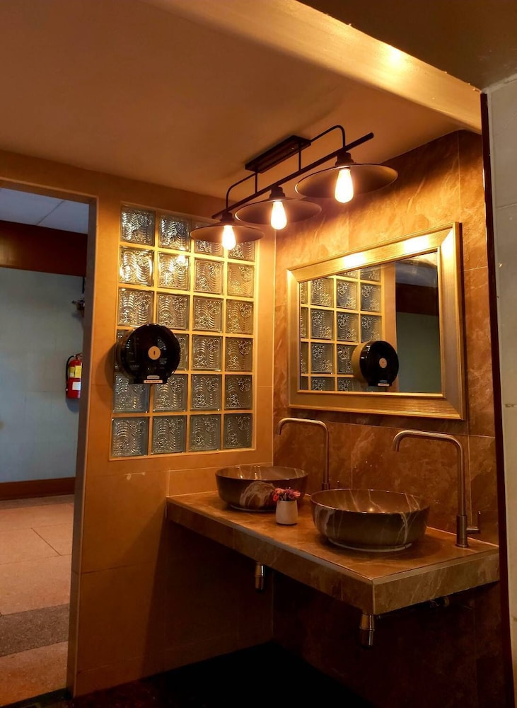 SURIWONG CHUMPHON HOTEL 47/59