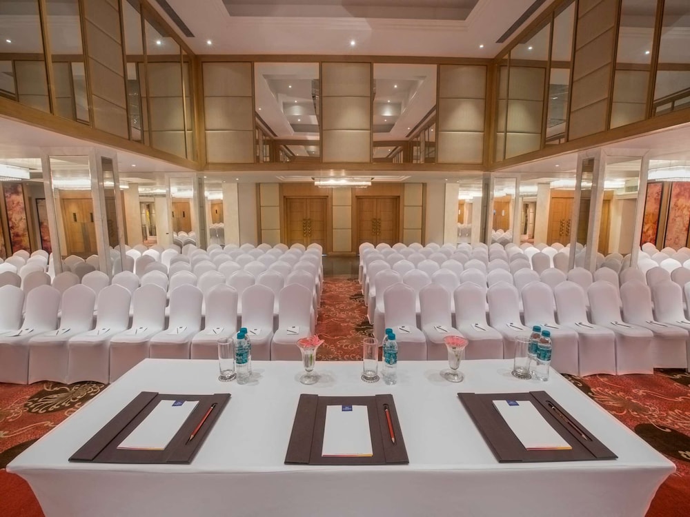 Singhania Sarovar Portico 29/35