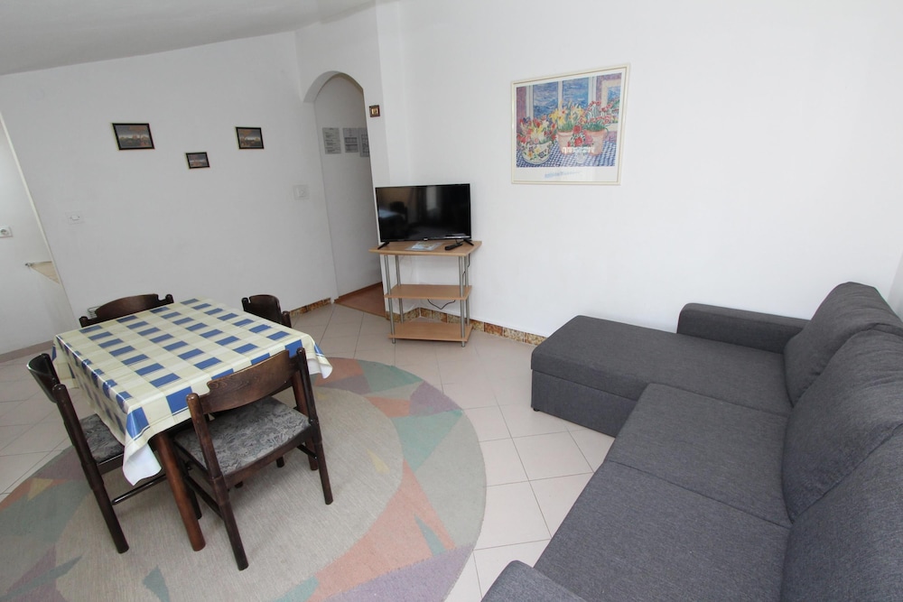 APARTMENTS LORA 44/66