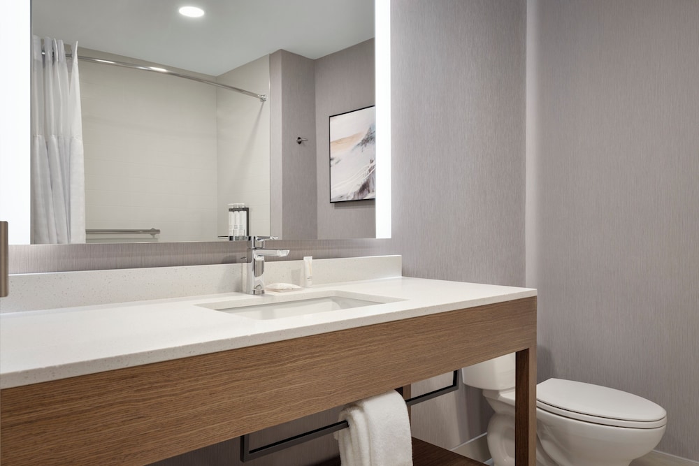 Hyatt Place Windsor 48/50