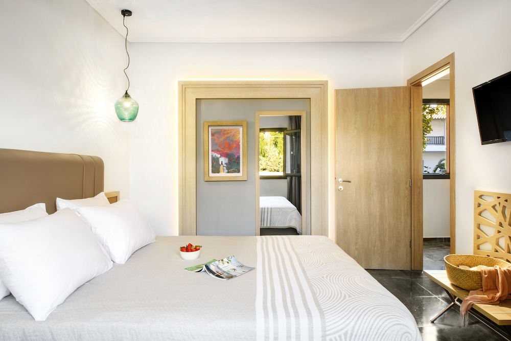 Philoxenia Hotel 24/68