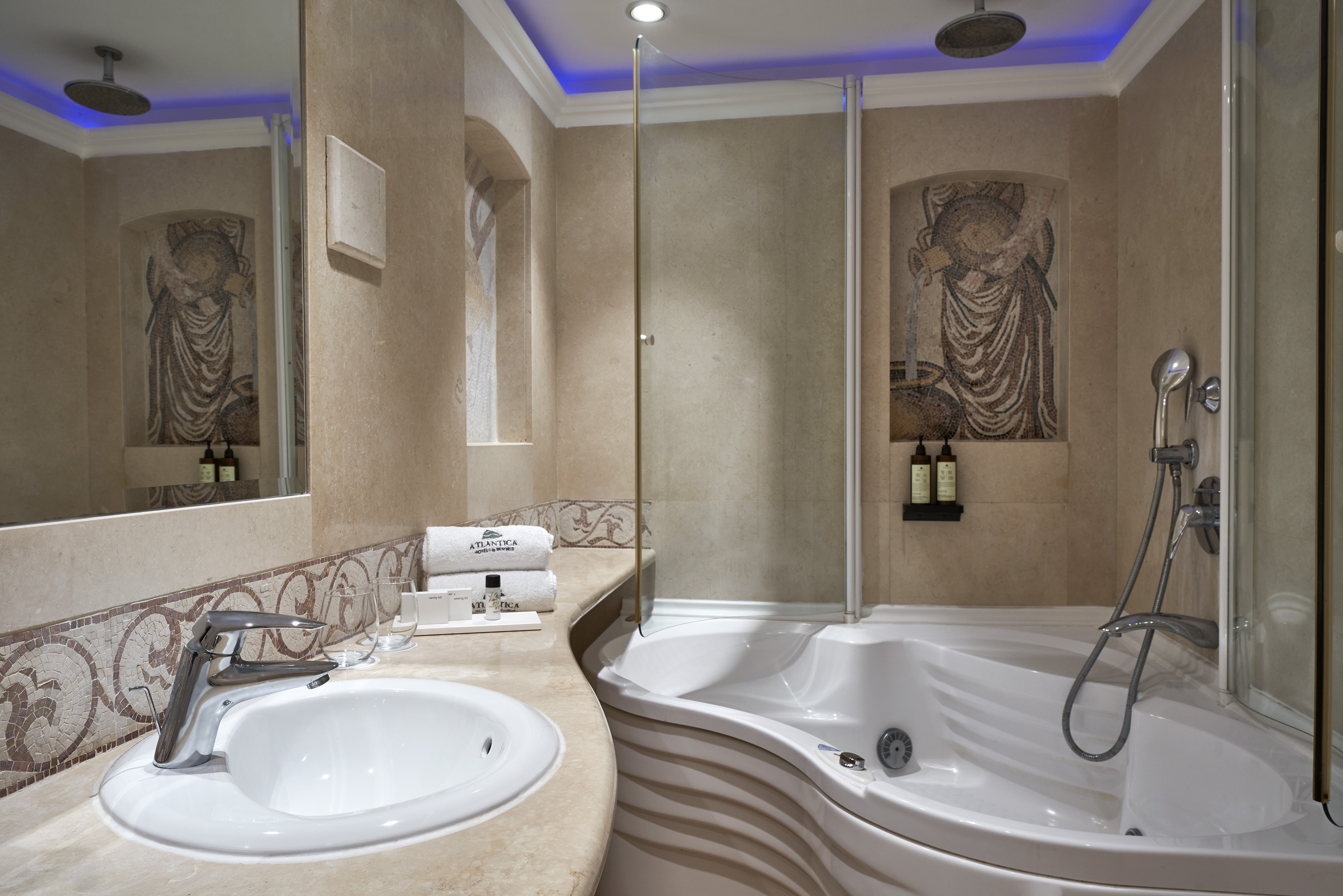 1 BEDROOM, PREMIUM, SUITE, POOL VIEW