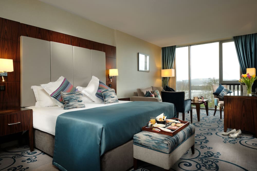 MANOR HOUSE COUNTRY HOTEL 8/56