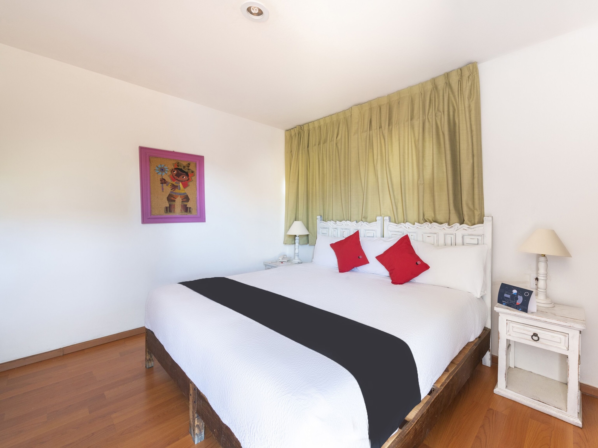 2 BEDROOMS, TOWER, DELUXE, APARTMENT, KITCHENETTE