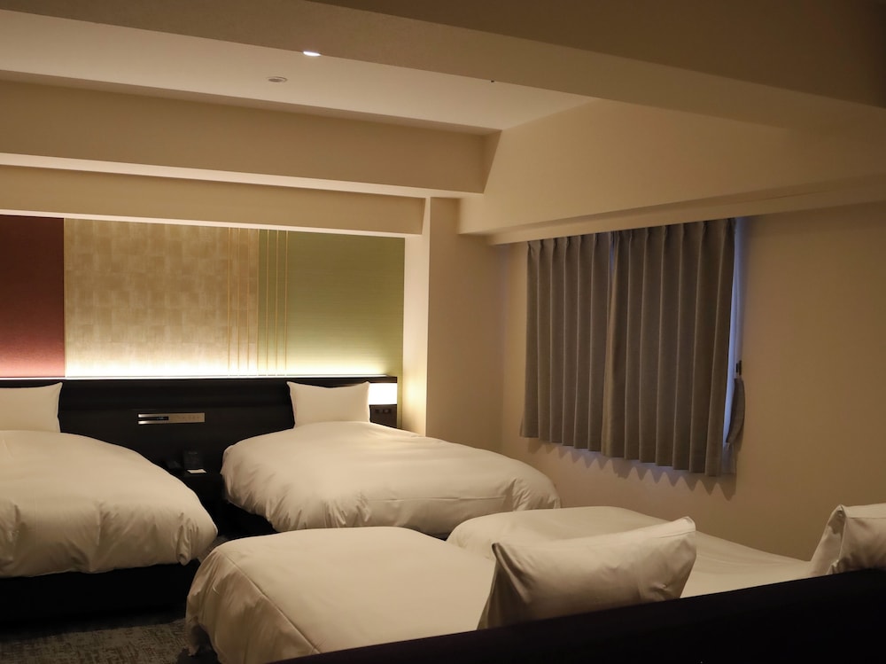 EXECUTIVE, SUITE, TWIN BEDS