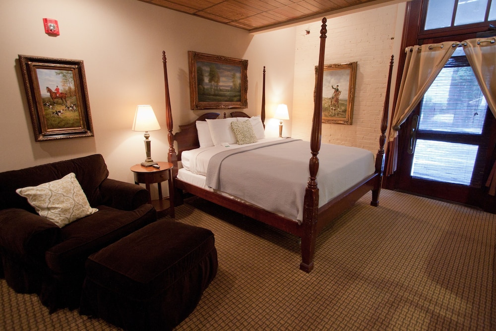 Ansonborough Inn 23/72