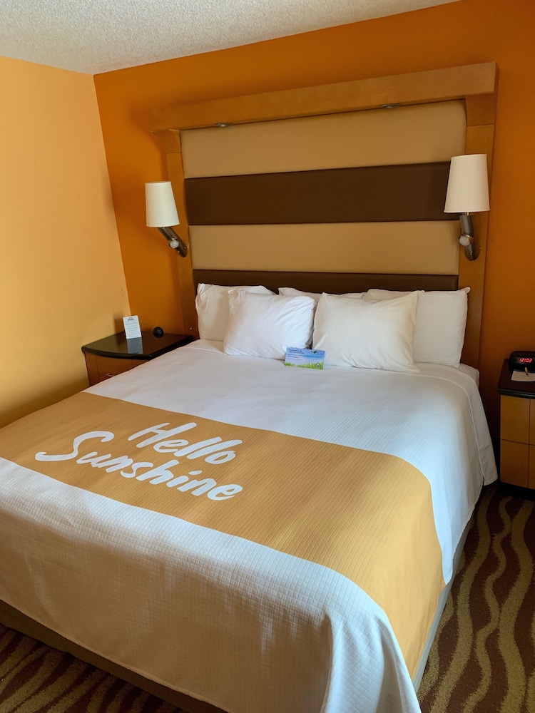 Days Inn & Suites by Wyndham Albany 22/48