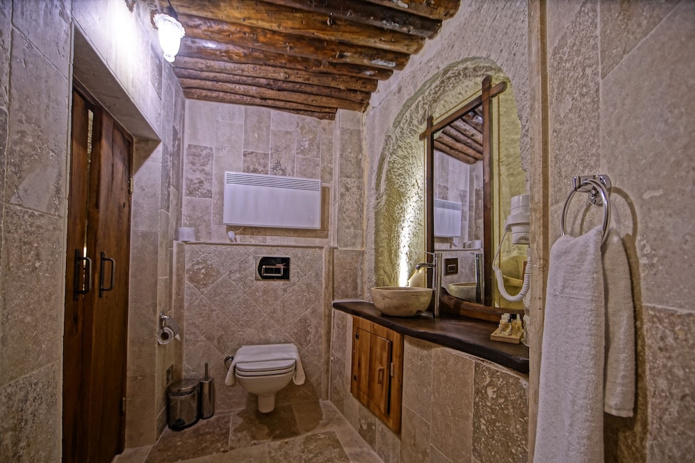 Apex Cave Hotel 55/61