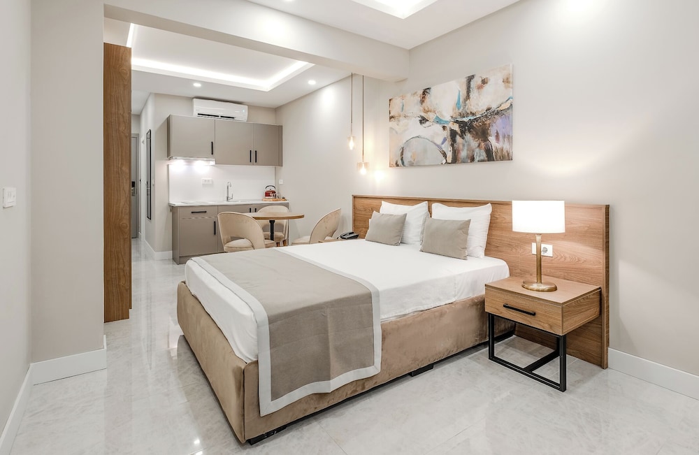 Room, Queen Bed, Sea View, Sofa, Pool Access