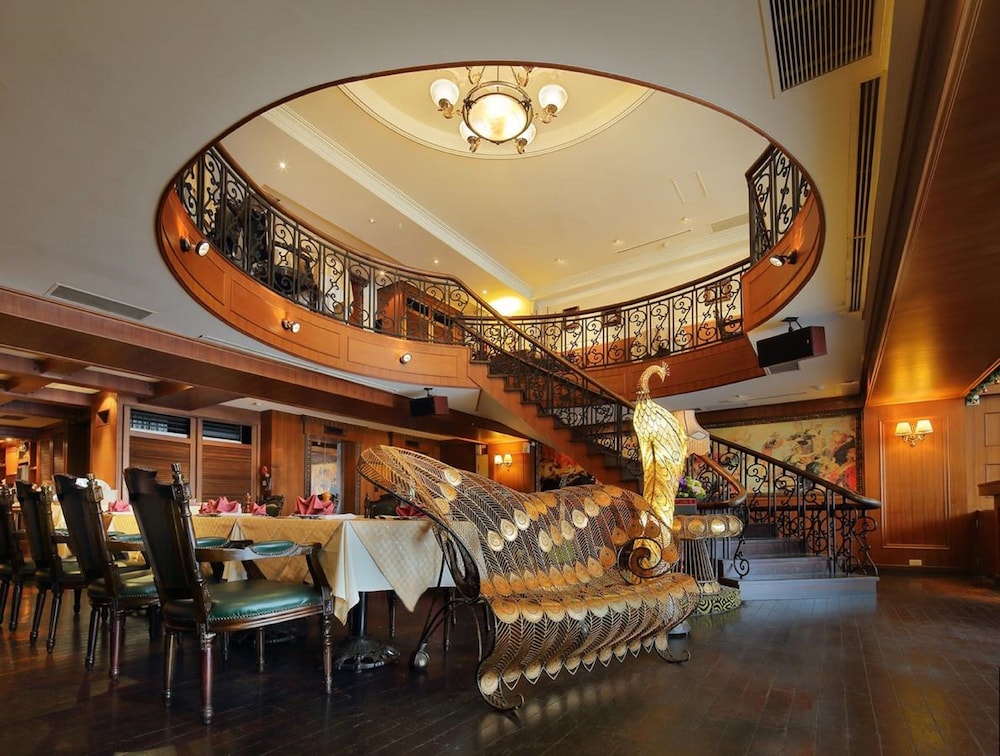 Grand Boss Hotel 35/46