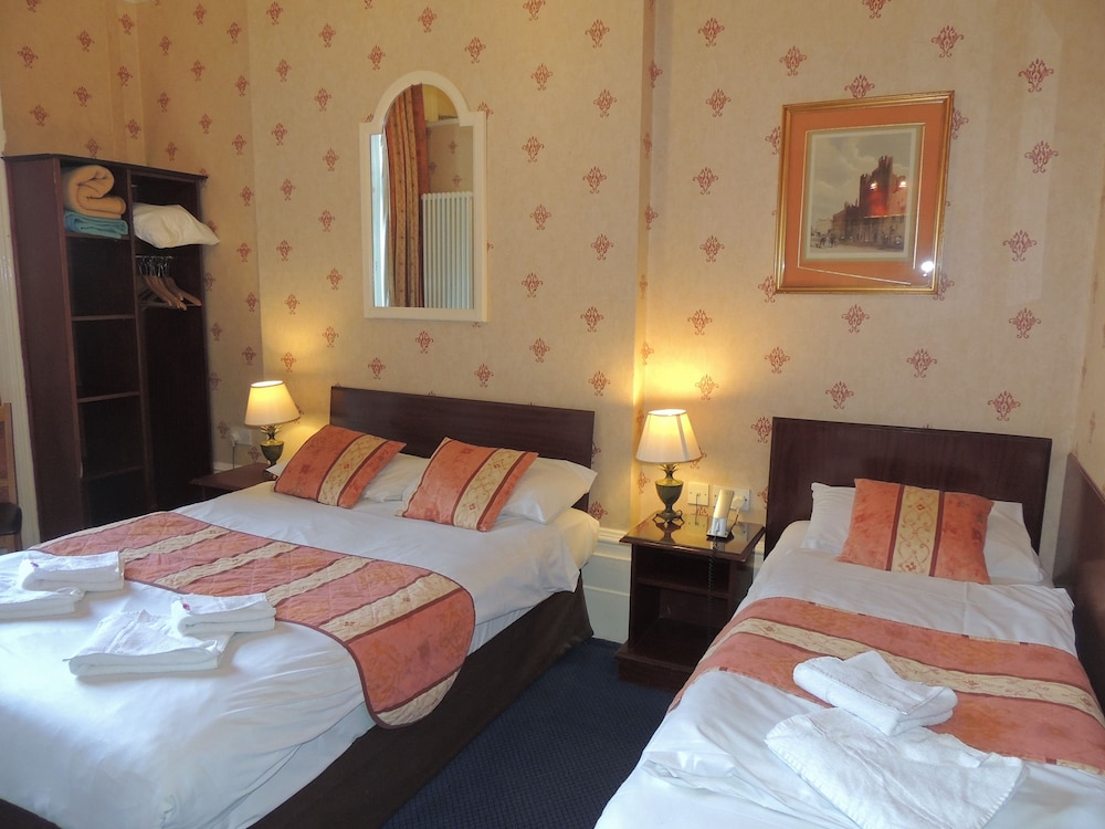 Dolphin Hotel 14/67