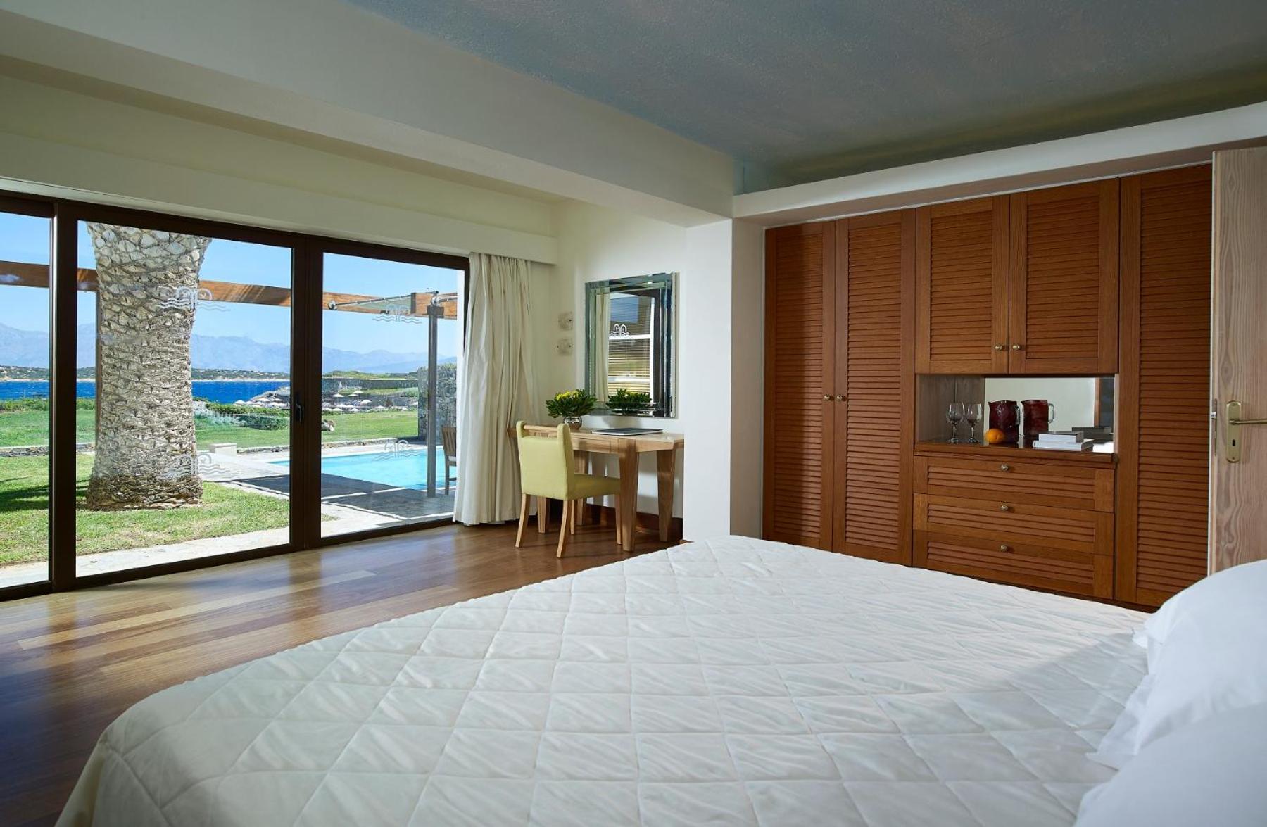 3 Bedrooms, Aphrodite, Club, Suite, House, Sea Front, Private Pool