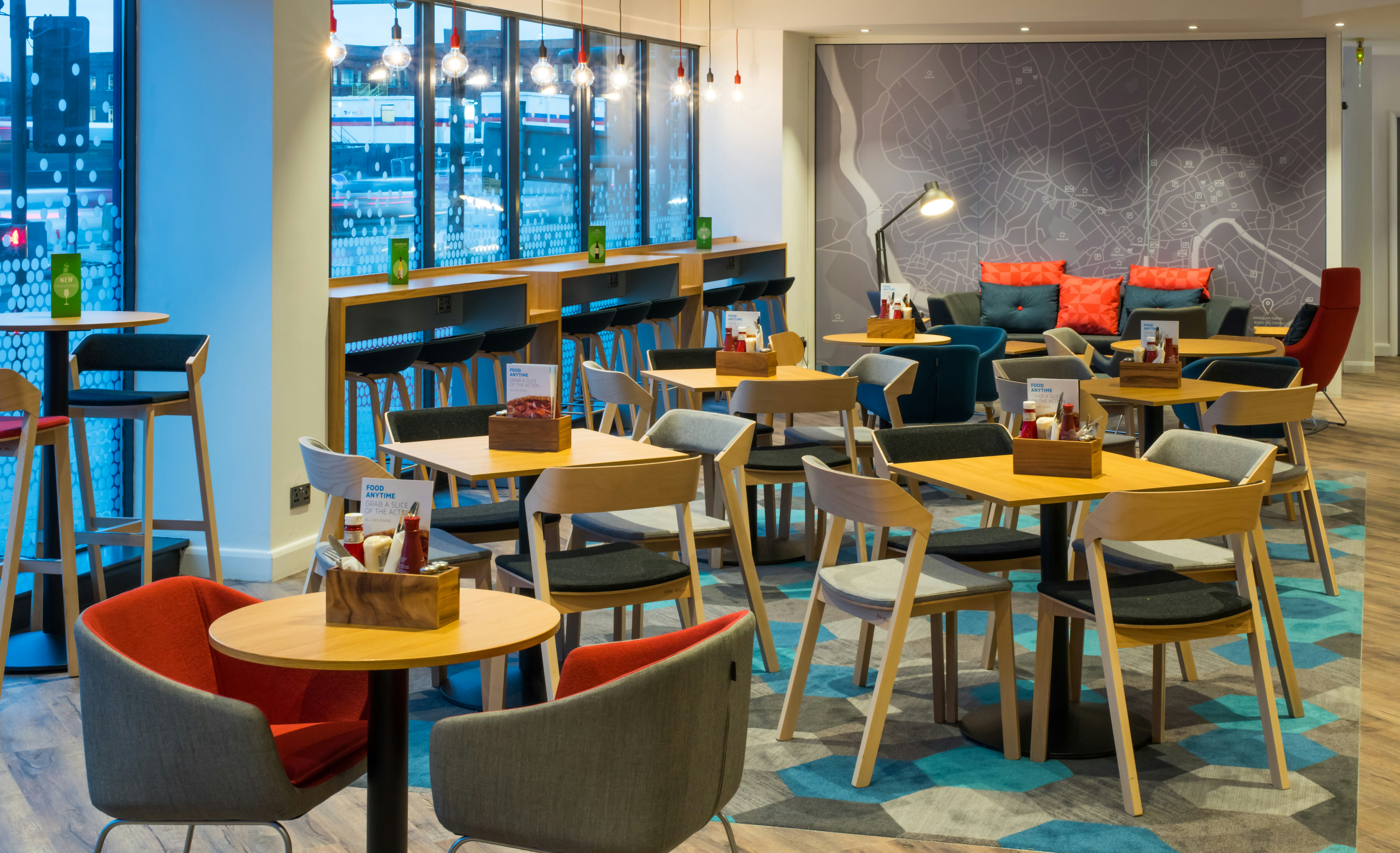 Holiday Inn Express Bristol City Centre 34/47