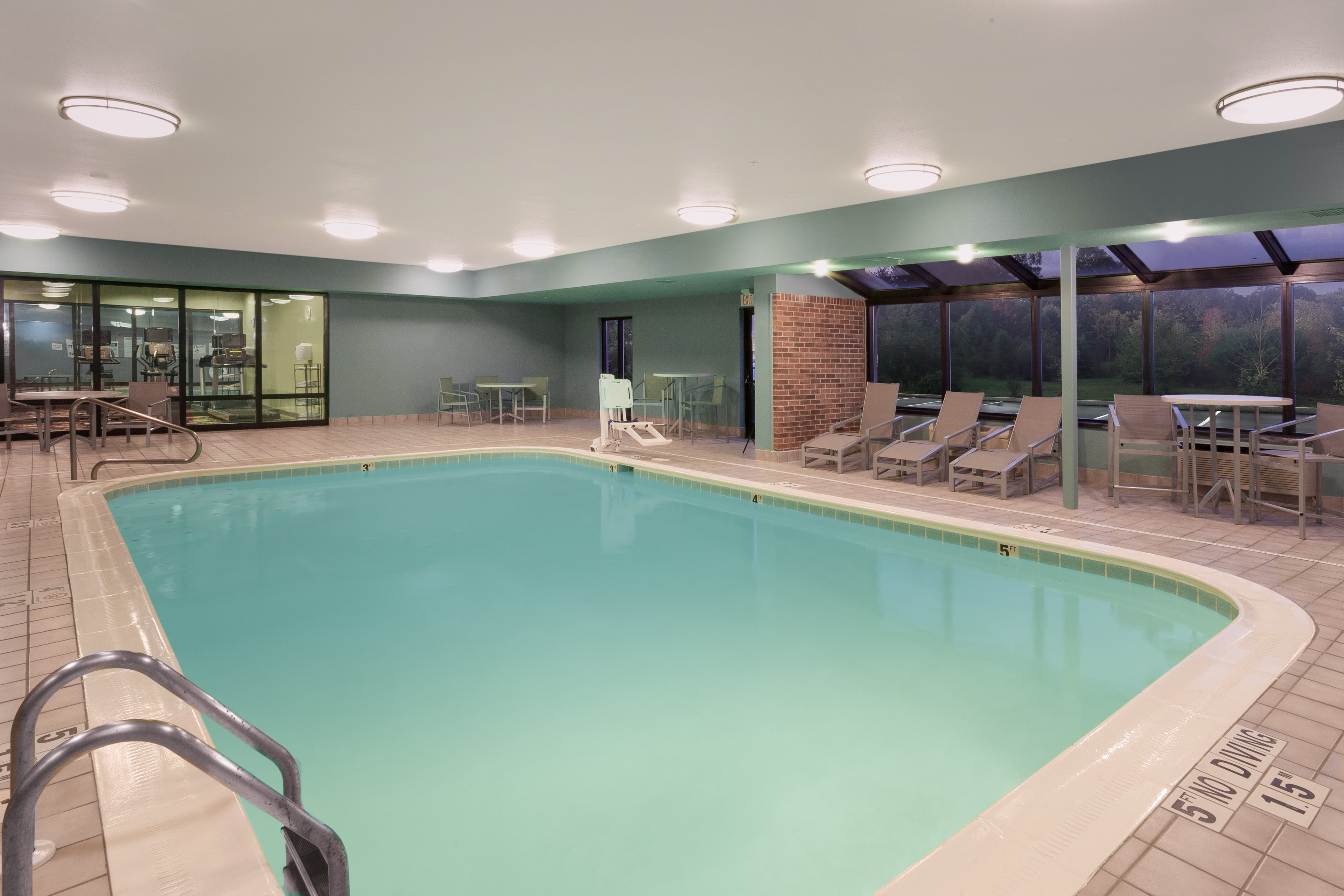 Holiday Inn Express Hotel And Suites Dayton West Brookville 32/46